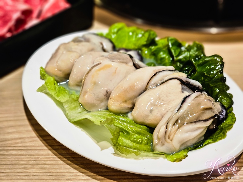 【台北美食】橋頭麻辣鍋。東區港式火鍋！隱身老公寓二樓，香菜皮蛋鍋超新奇！咖哩鍋濃郁迷人太好吃