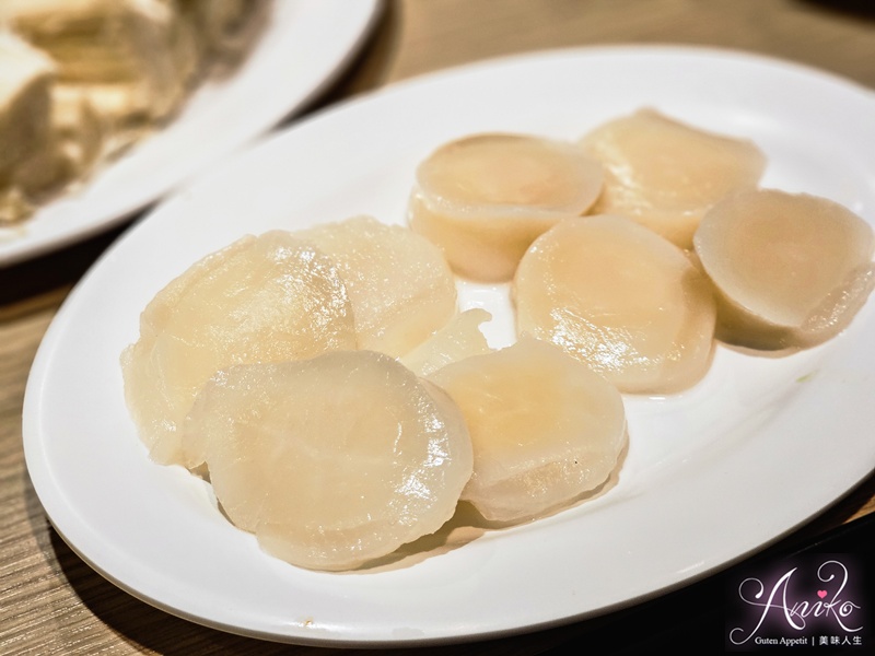 【台北美食】橋頭麻辣鍋。東區港式火鍋！隱身老公寓二樓，香菜皮蛋鍋超新奇！咖哩鍋濃郁迷人太好吃