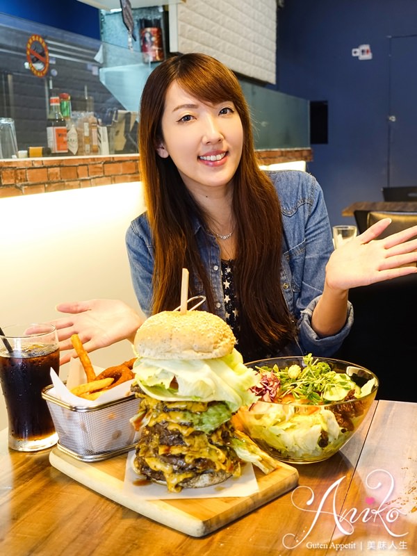 【台北美食】Homies Burger 好美食美式漢堡。疊好疊滿九大塊手工牛肉排！巨無霸漢堡好划算