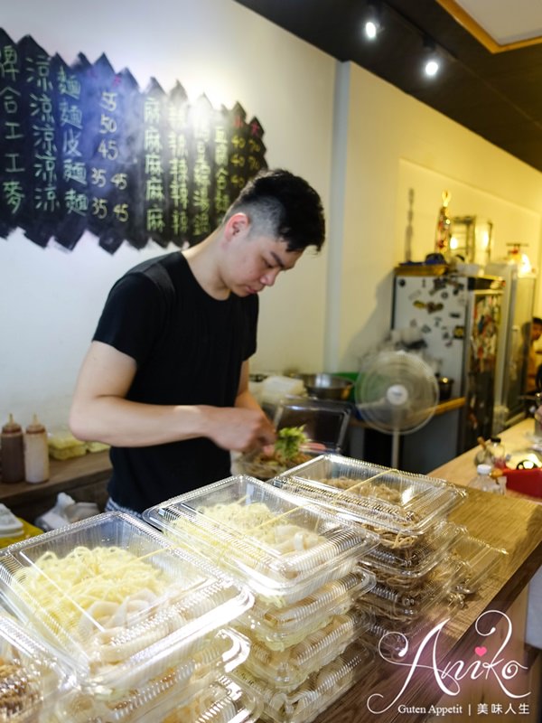 【台南美食】國民涼麵。在地人夏天就愛這一味～涼麵加皮蛋的新奇吃法！