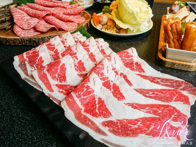 【台中美食】昭日堂鍋煮。台中火鍋激推!巨大肉片霸氣上桌~還有食材自取區無限量供應