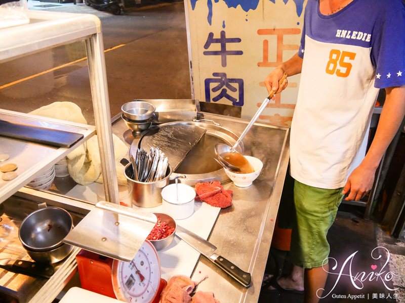 【台南美食】康樂街牛肉湯。在地人的早餐！蔬果熬製清爽湯頭～生炒牛肉必點超美味