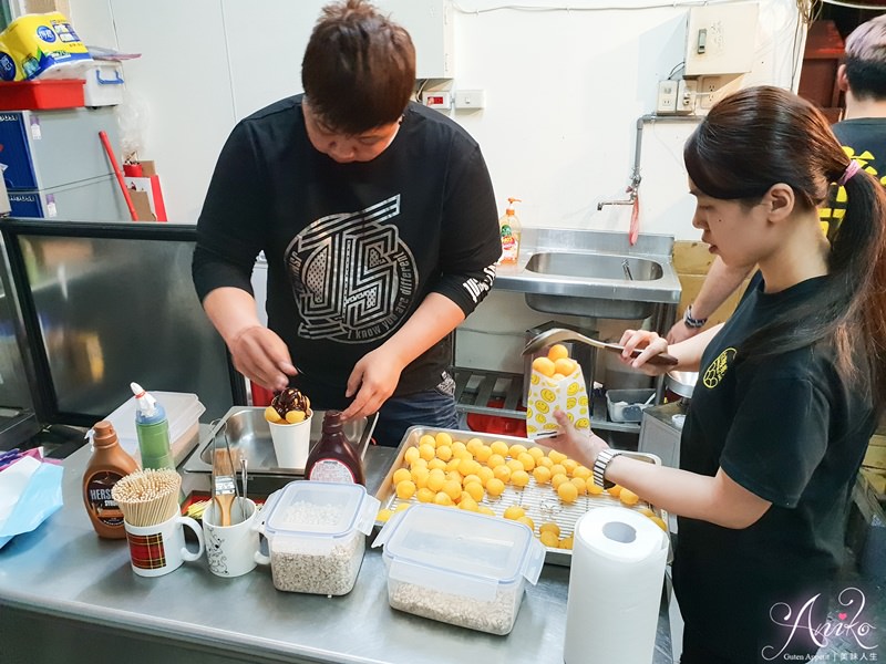 【台南美食】台灣番薯丸-手作地瓜球。成大學生散步甜點新寵兒！全台首創淋醬地瓜球