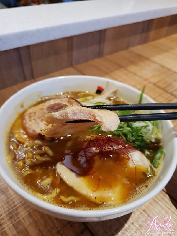 【台北美食】鳥人拉麵Totto Ramen。來自美國紐約超人氣拉麵！濃郁香醇雞白湯一吃上癮