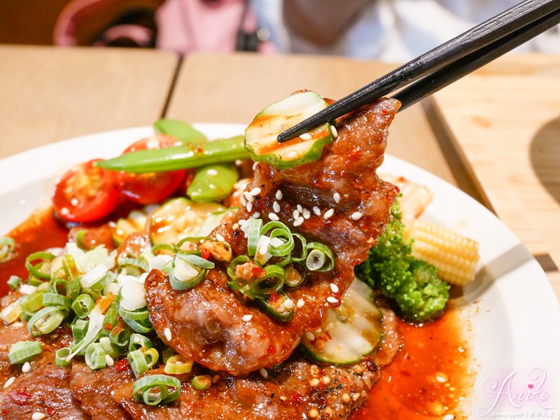 【台中美食】秋刀鬪肥牛。台中丼飯推薦~CP值爆表！沙拉、味噌湯、白飯、飲料無限吃到飽