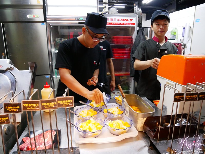 【台南美食】饗麻饗辣永華旗鑑店。平日中午只要398元～讓你七股活蝦、現切安格斯牛肉、主廚薄皮披薩、莫凡彼冰淇淋吃到飽！