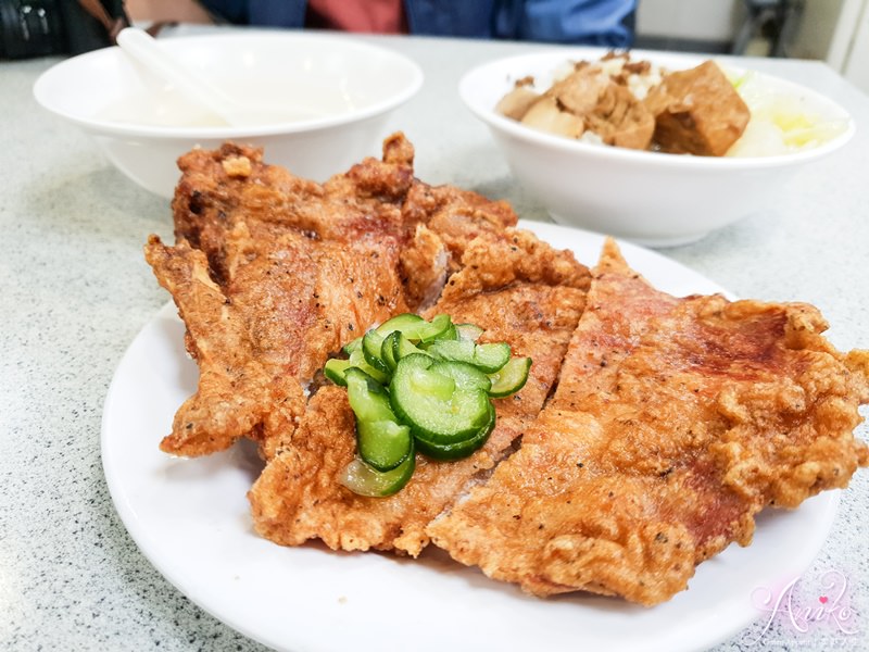 【台北美食】金園排骨。萬年大樓地下室飄香一甲子～台北人從小吃到大，西門町人氣古早味排骨