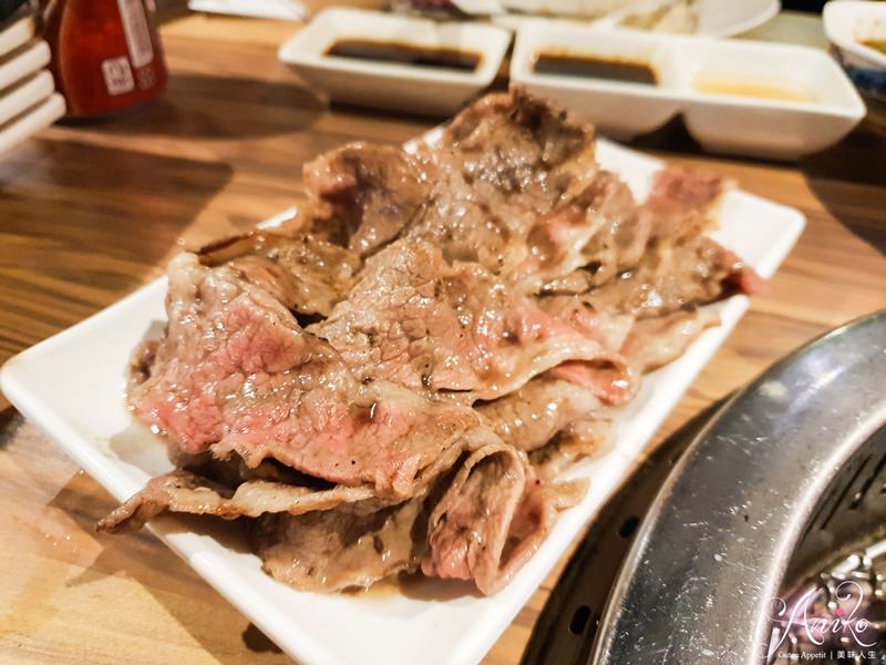 【台北美食】八田頂級帝王蟹鍋物燒烤吃到飽 (市民店)。全程桌邊服務！生魚片、燒肉、帝王蟹爽吃大滿足