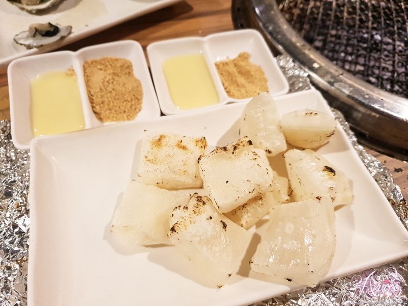 【台北美食】八田頂級帝王蟹鍋物燒烤吃到飽 (市民店)。全程桌邊服務！生魚片、燒肉、帝王蟹爽吃大滿足