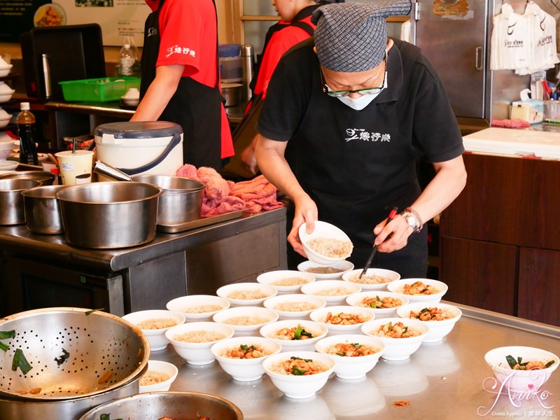 【台南美食】矮仔成蝦仁飯。海安路美食～飄香90年迷人火燒蝦仁飯