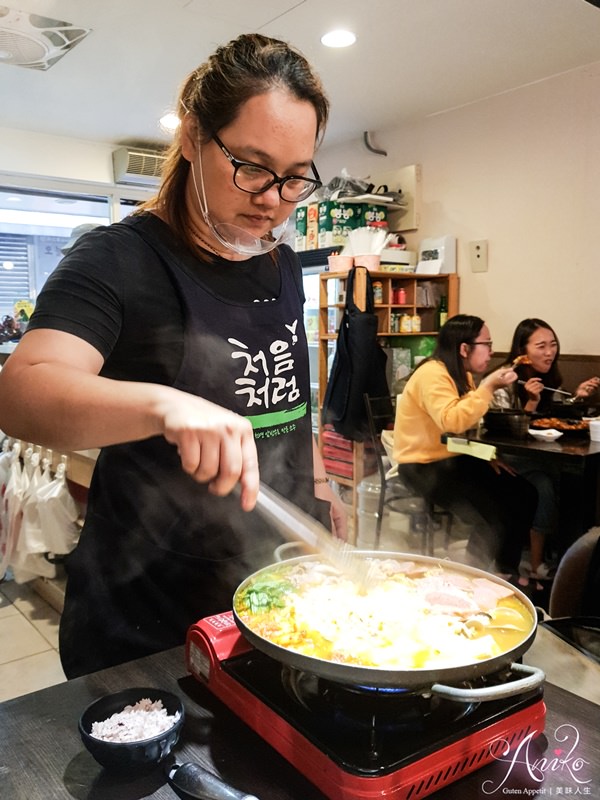 【台北美食】韓食村。四平商圈超高CP值排隊韓式料理～紫米飯湯品無限量吃到飽