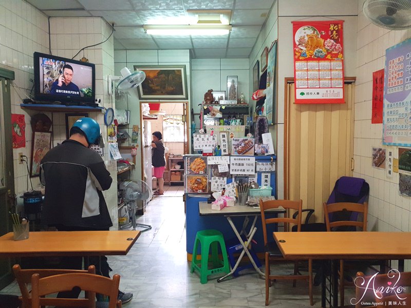 【台南美食】佳佳餐飲屋。隱身社區30多年老店！豪華又浮誇~烏魚子、干貝、大蝦、安格斯黑牛F4炒飯