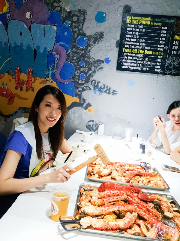 【台北美食】蝦老爹美食海鮮。國父紀念館美食～浮誇系澎湃海鮮！用手抓著吃最過癮