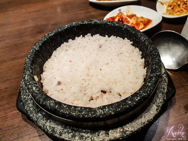 【台南美食】涓豆腐 (台南南紡店)。讓人一再回訪的韓式嫩豆腐煲第一品牌！小菜無限吃到飽