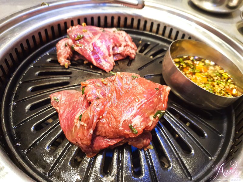 【台北美食】新村站著吃烤肉。韓國首爾超人氣排隊美食~免坐飛機吃得到！最正宗的鐵桶韓國烤肉