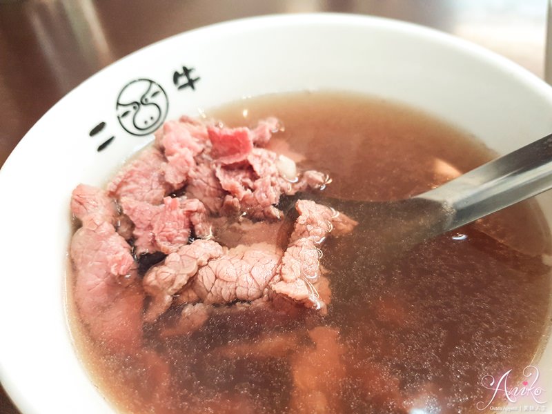 【台南美食】二牛牛肉湯。三種願望一次滿足！牛肉湯、牛肉麵和涮涮鍋這裡通通吃得到～還附停車場