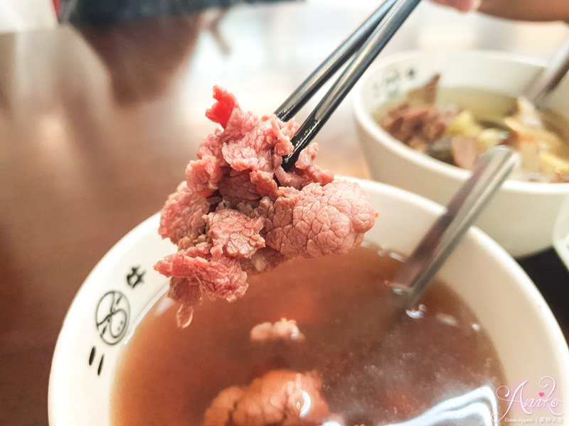 【台南美食】二牛牛肉湯。三種願望一次滿足！牛肉湯、牛肉麵和涮涮鍋這裡通通吃得到～還附停車場