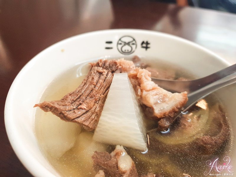 【台南美食】二牛牛肉湯。三種願望一次滿足！牛肉湯、牛肉麵和涮涮鍋這裡通通吃得到～還附停車場