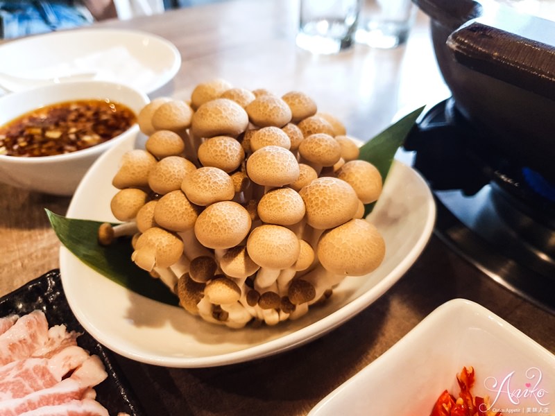 【台北美食】火鍋106粵式豬肚煲鍋。必點濃郁迷人胡椒豬肚雞鍋！手工蛋餃、花雕雞煲仔飯好吃推薦