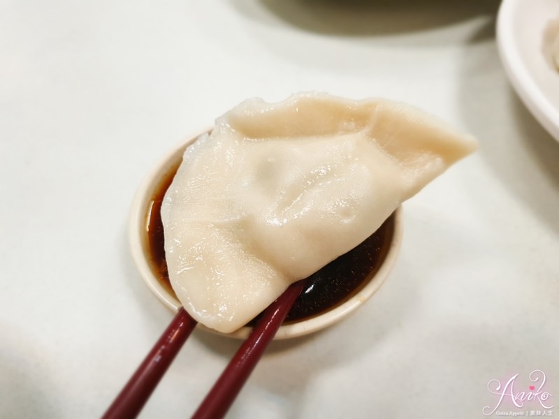 【永和美食】義聚東劉家水餃。頂溪站美食！媒體報導熱賣20多年～拳頭般大的飽滿水餃