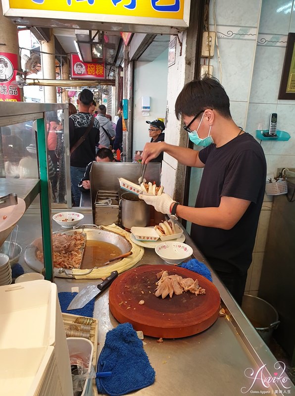 【台南美食】阿松割包。國華街必吃美食～在地80年老店！超人氣特色豬舌包