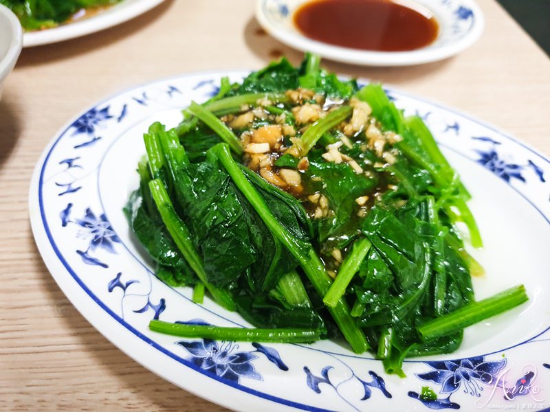 【台北美食】金峰滷肉飯。台北必吃滷肉飯名店！連外國人也征服的排隊美食