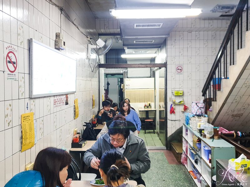 【台北美食】金峰滷肉飯。台北必吃滷肉飯名店！連外國人也征服的排隊美食