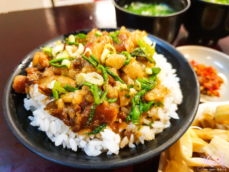 【永和美食】六鼎煨豬腳。永和永貞路人氣滷肉飯！南部微甜路線～入口即化美味腿庫