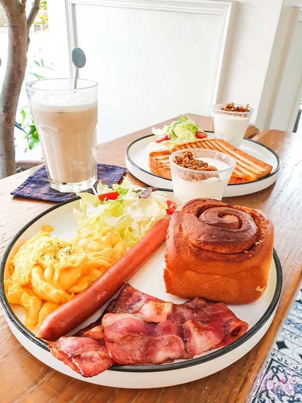 【台北美食】Miss V Bakery Cafe 赤峰店。肉桂捲控必朝聖！赤峰街巷弄人氣早午餐