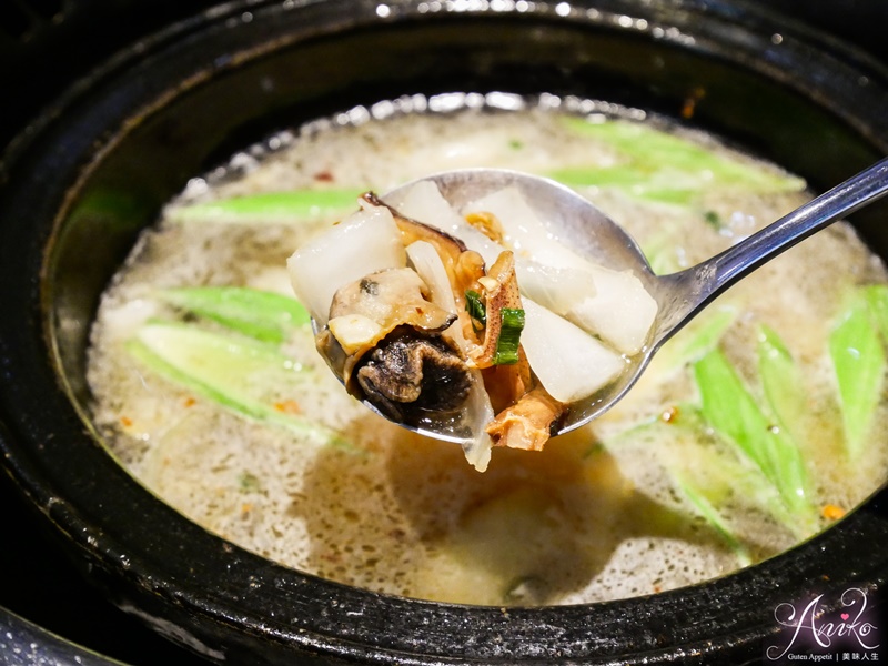 【台北美食】石石鍋創。小巨蛋美食！一秒被圈粉超美文青火鍋店～桌邊火焰秀加上國宴級桂丁雞！