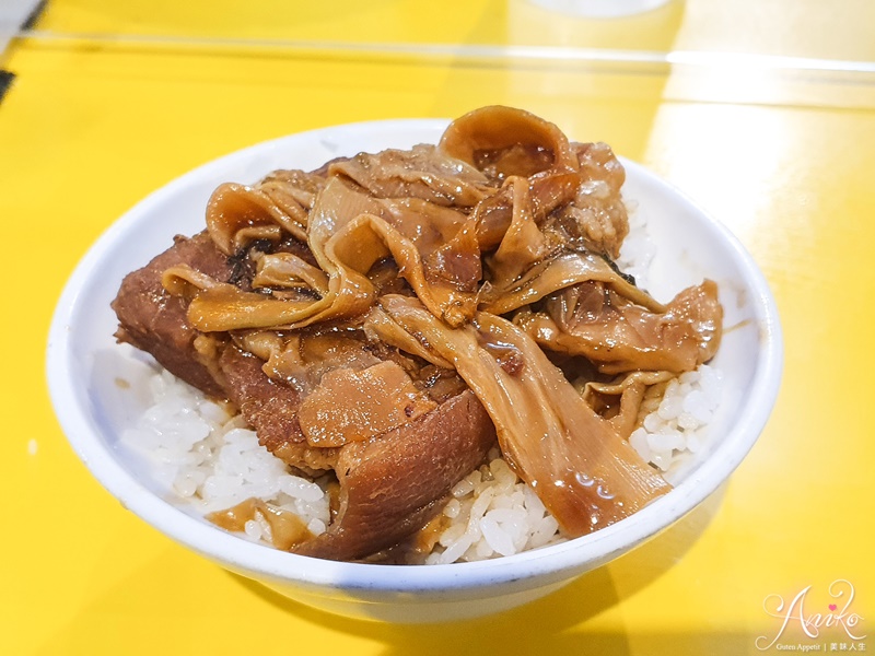 【台北美食】牛媽媽。寧夏夜市60年老字號～人氣必吃甘甜Q彈控肉飯！