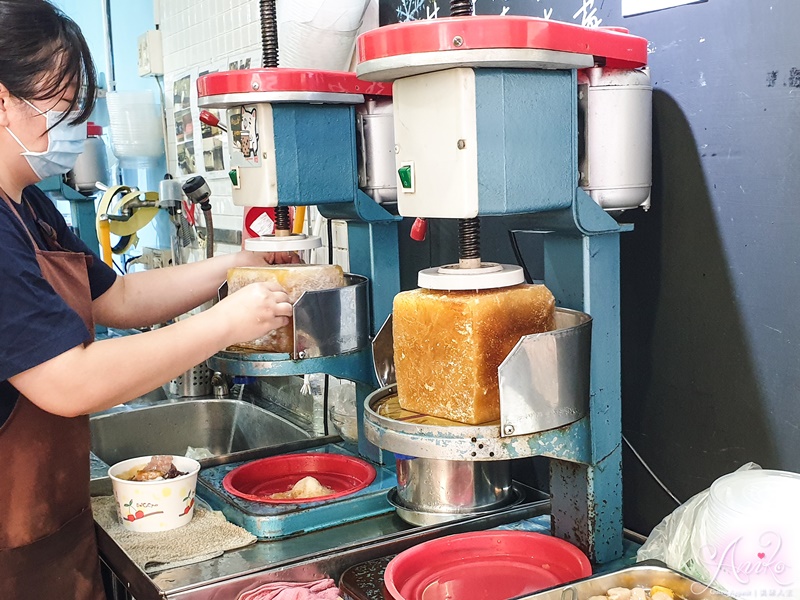 【台北美食】黑岩古早味黑砂糖刨冰。行天宮美食推薦！日本雜誌採訪報導～使用整塊沖繩黑糖冰磚