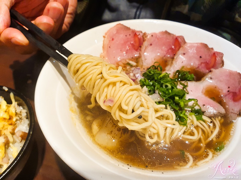 【台北美食】墨洋拉麵。公館排隊美食～超有特色的泡系雞豚拉麵～還能免費加麵吃到飽！