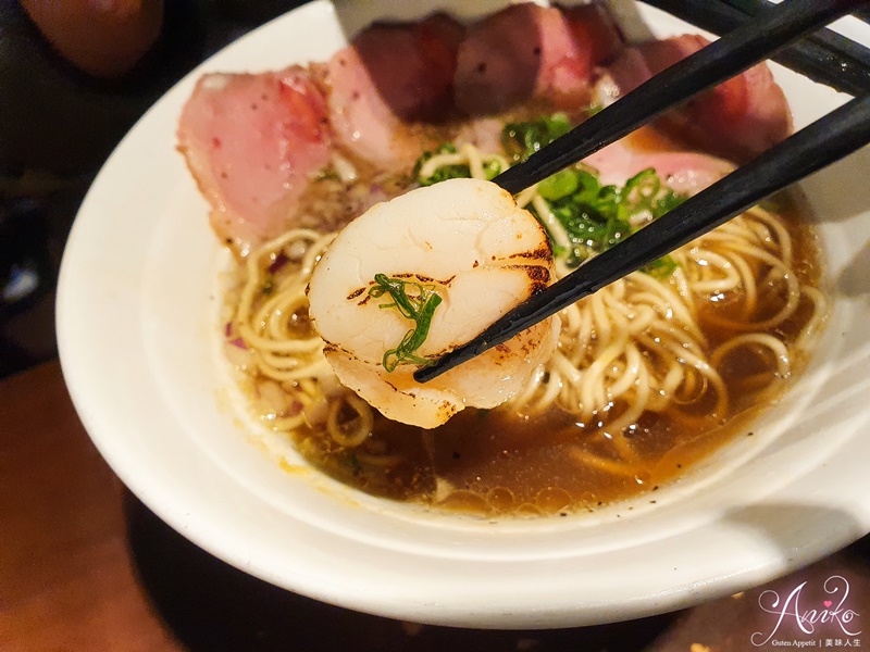 【台北美食】墨洋拉麵。公館排隊美食～超有特色的泡系雞豚拉麵～還能免費加麵吃到飽！