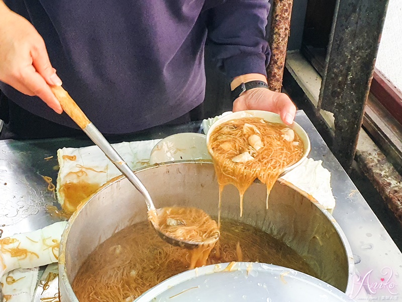 【中和美食】大樹下大腸蚵仔麵線。一天只營業3小時！超划算給你爆量蚵仔和大腸~晚來吃不到