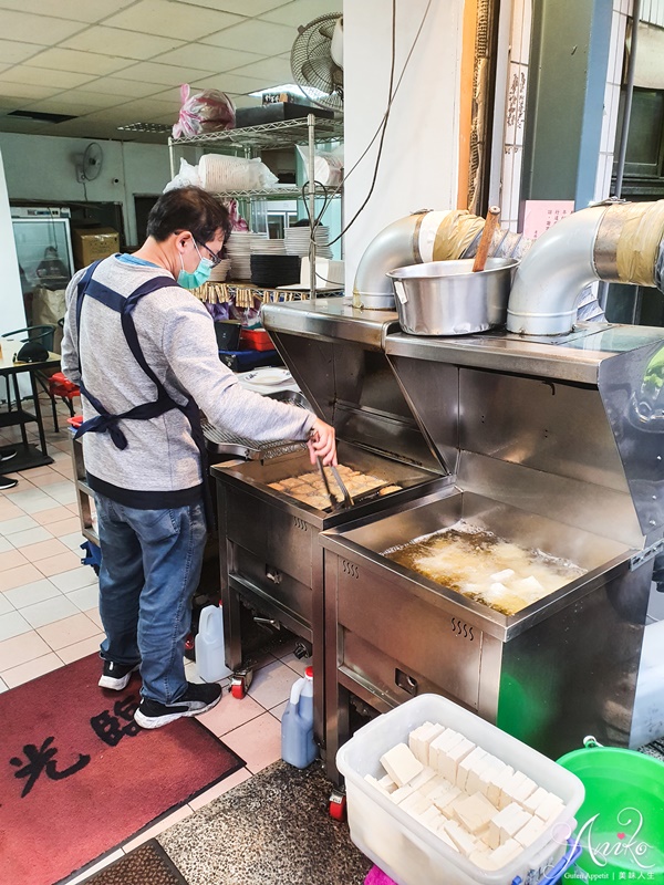 【中和美食】蕭家下港脆皮臭豆腐。外酥內綿密的噴汁臭豆腐！飄香20年~在地人從小吃到大