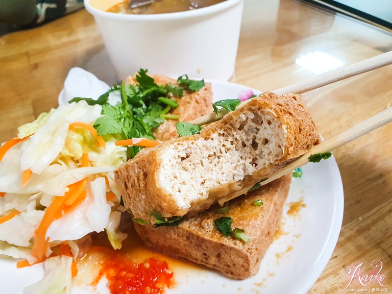 【中和美食】蕭家下港脆皮臭豆腐。外酥內綿密的噴汁臭豆腐！飄香20年~在地人從小吃到大