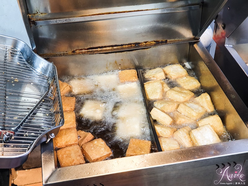 【中和美食】蕭家下港脆皮臭豆腐。外酥內綿密的噴汁臭豆腐！飄香20年~在地人從小吃到大