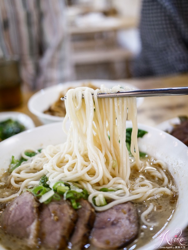 【台南美食】當月麵店 (大同店)。台南大學美食~新上市高CP值百元豚骨麵！吃一碗飽兩餐