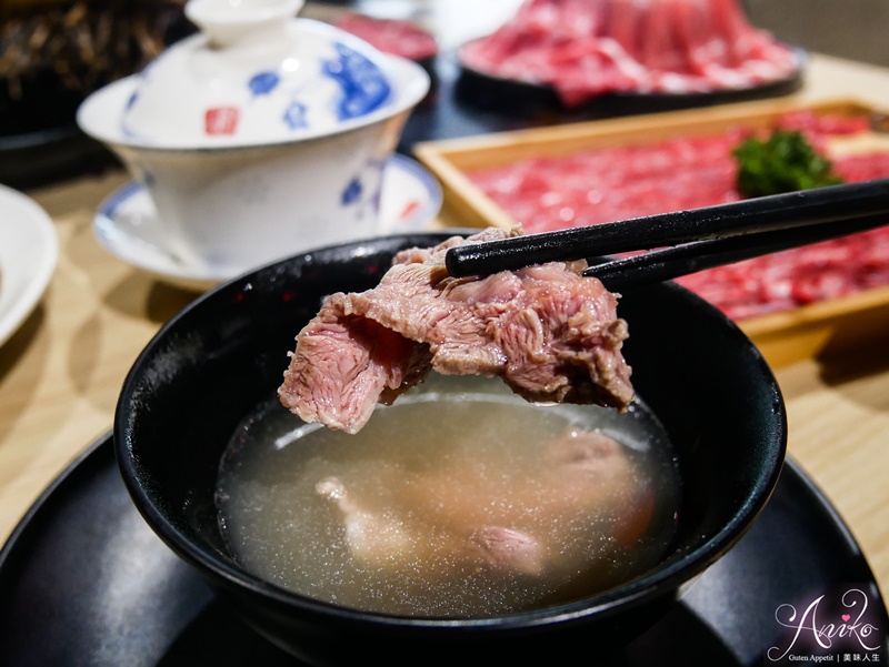 【台北美食】東雛菊風味鍋物。公館火鍋推薦~獨家私房湯底一喝就圈粉！巧克力和牛、台南溫體牛這裡吃的到