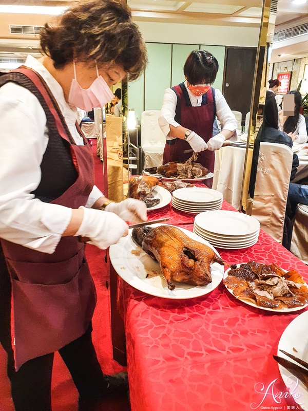 【台北美食】龍都酒樓。台北最強烤鴨名店！40年老字號不敗傳奇~天天座無虛席