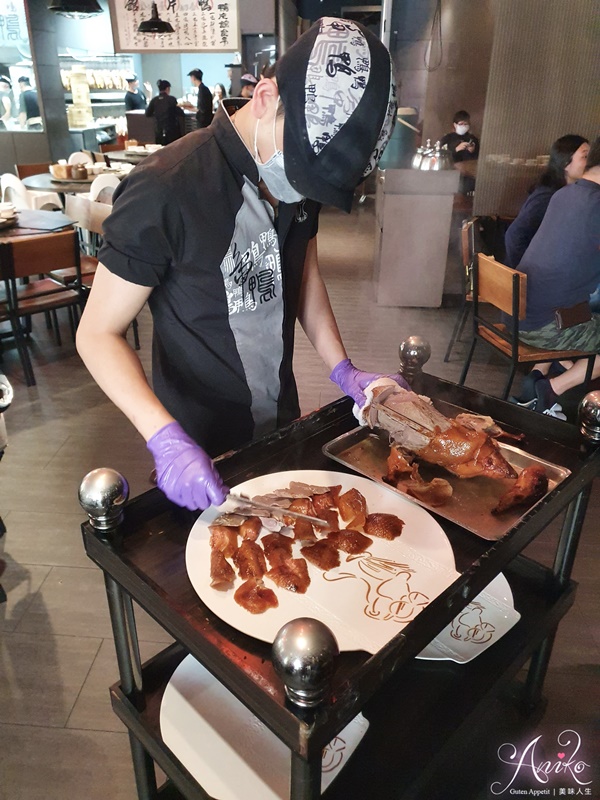 【台中美食】鴨片館。一個月前訂位才吃得到的台中人氣必吃烤鴨！超高CP值給你一鴨八吃的極致享受