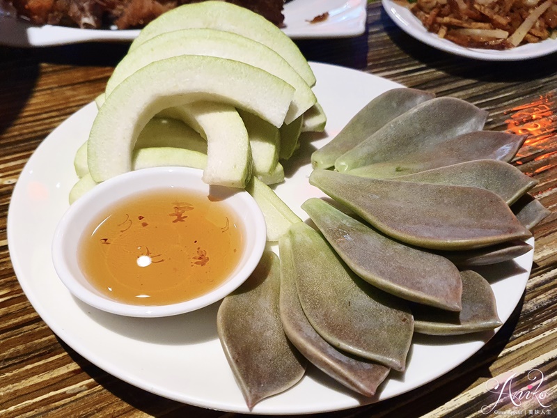 【台中美食】鴨片館。一個月前訂位才吃得到的台中人氣必吃烤鴨！超高CP值給你一鴨八吃的極致享受