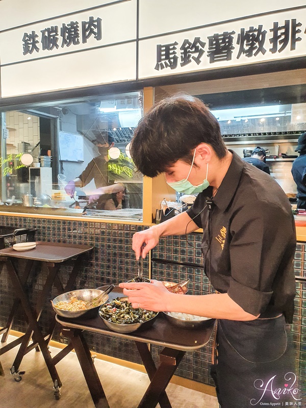 【台北美食】梨谷韓式鐵板炭火烤肉。超霸氣釜山男子漢海鮮鍋！浮誇又吸睛～還有超美味全台獨創鐵板炭火烤肉