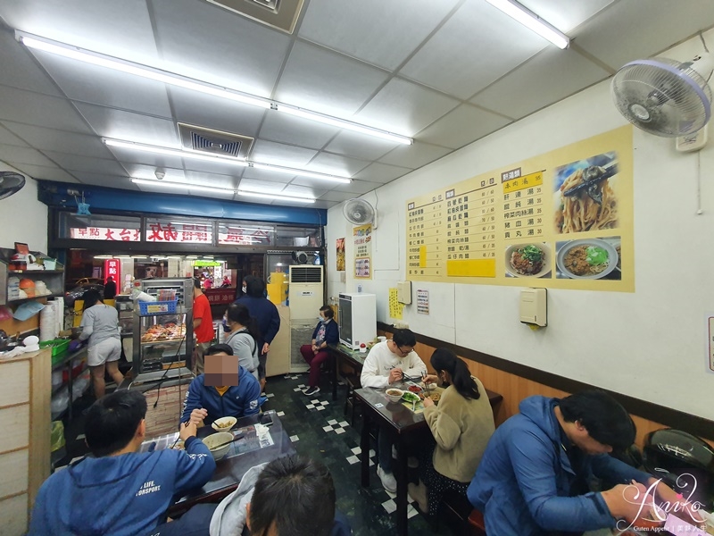 【永和美食】海爺四號乾麵店 (秀朗店)。永和最強人氣乾麵~食尚玩家推薦！紅油皮蛋搭上麻醬繃出絕佳美味