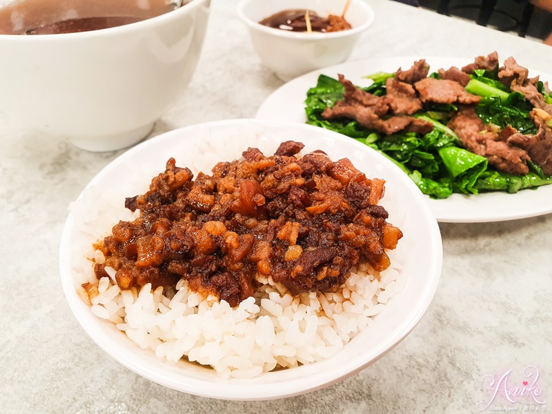 【台南美食】文章牛肉湯。安平老字號人氣牛肉湯插旗東區！不用排隊人擠人～一旁還有停車場