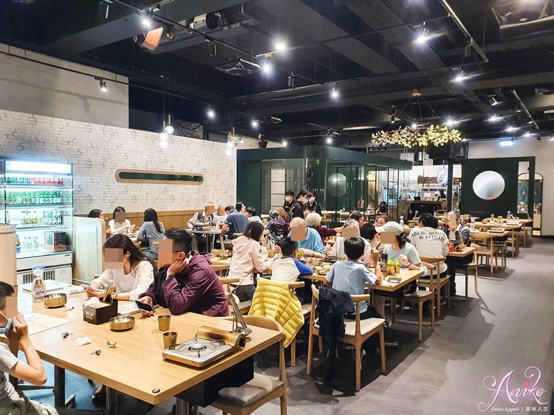 【台北美食】輪流請客新店二號店。大坪林站美食推薦！全新上市獨創新奇冰淇淋韓式炸雞～必點澎湃美味馬鈴薯排骨湯