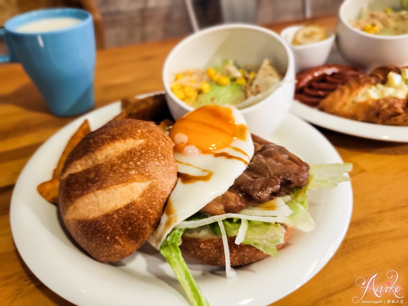 【台北美食】初花 Brunch。永和巷弄人氣早午餐～超限量！每日新鮮現做秒殺麵包