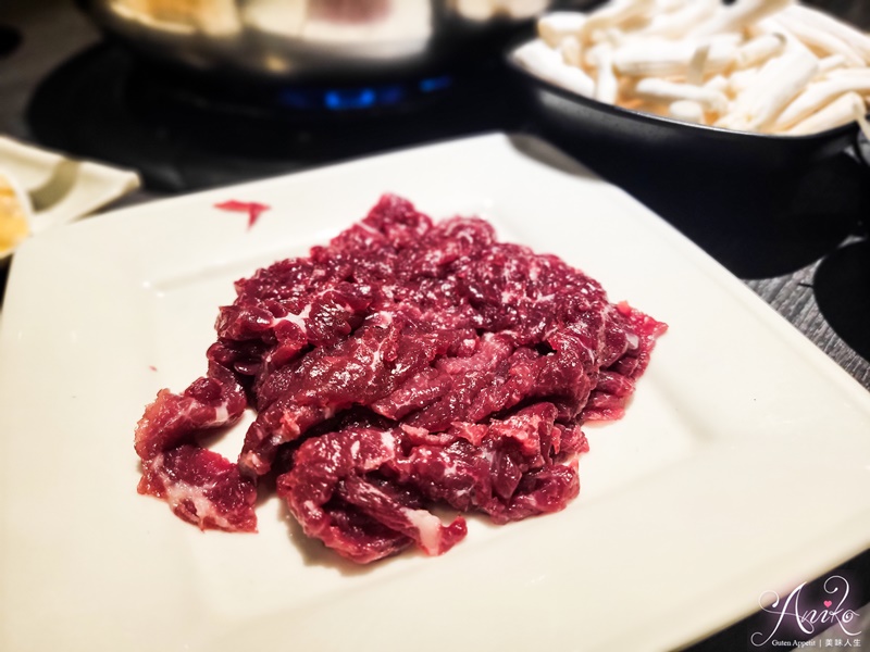 【台北美食】牛老大涮牛肉 (八德店)。米其林必比登推薦！堅持每日產地直送新鮮現切溫體牛~湯頭鮮甜好喝