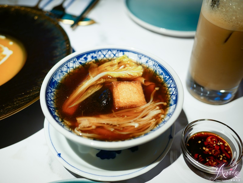 【台北美食】EVB馬來西亞風味蔬食餐酒館。全台北最美海洋世界餐酒館！創意精緻馬來西亞蔬食